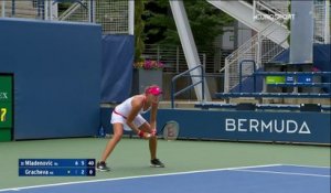 6-1, 5-1, puis 4 balles de match avant de s'effondrer : Le cauchemar de Mladenovic en images