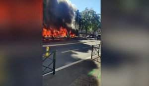 Un autobus en feu à Nanterre