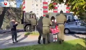 Minsk : des centaines d'arrestations, une marche de femmes sévèrement réprimée