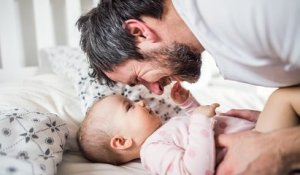 En France, la durée du congé paternité va doubler à partir du 1er juillet 2021