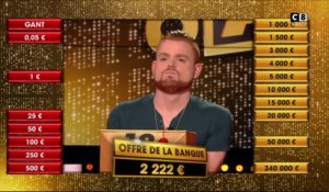 Que va décider de faire Alexandre suite à l'offre des 2 222 euros du banquier ?