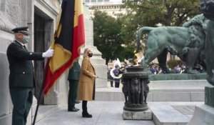 La ministre Ludivine Dedonder a ravivé la flamme sur la tombe du Soldat inconnu à Bruxelles