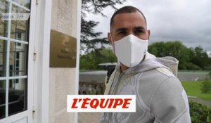 Les images de l'arrivée de Benzema à Clairefontaine - Foot - Euro - Bleus