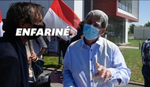 Jean Rottner, président de la région Grand Est enfariné lors d'une manifestation