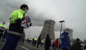 Nucléaire: manifestation des travailleurs de la centrale de Doel contre la fermeture des centrales