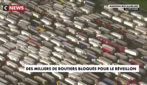 Des milliers de routiers bloqués pour le réveillon