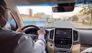 Vidéo exclusive – Macky Sall se balade en ville avec sa fille adorée