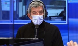 Covid-19 : Michel Cymes fustige le tirage au sort des 35 Français et la vaccination lente