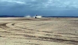 Un hélicoptère percute un camion lors du Dakar 2021