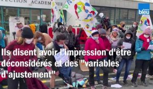 Les_professeurs_d'EPS_de_Dordogne_se_dénudent pour protester contre la gestion de leur discipline par le gouvernement en pleine épidémie de Covid-19