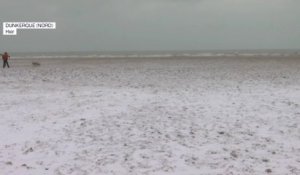 La plage de Dunkerque recouverte par une couche de neige