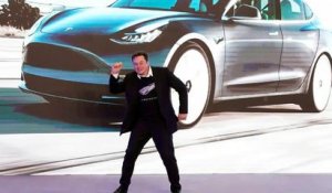 Tesla et Elon Musk investissent 1,5 milliard de dollars en bitcoin, le cours bat son niveau record_IN