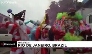 Des "bate-bolas" défilent à Rio, malgré l'interdiction de célébrer le carnaval