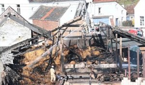 Les riverains de la ferme incendiée à Vieux-Sart confinés jusque mardi soir