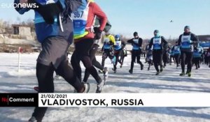 À Vladivostok, une course sur la mer gelée attire des centaines de coureurs