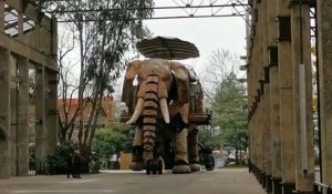 L'Éléphant de l'Île de Nantes fait des tours à vide pendant les vacances d'hiver