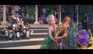 La Reine des Neiges Une Fête Givrée - Extrait du film Olaf et Kristoff surveillent la cour