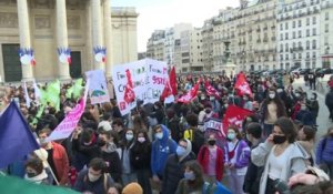 "No nature, no future": plusieurs centaines de jeunes manifestent à Paris pour défendre le climat