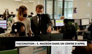 Vaccination : Emmanuel Macron dans un centre d'appel