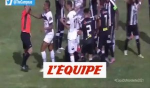 Un carton rouge... au bout de 17 secondes de jeu - Foot - WTF