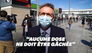 Aux côtés des premiers vaccinés du Stade de France, transformé en vaccinodrome