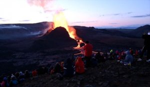 Islande : les geysers de lave d’un volcan offrent un spectacle grandiose