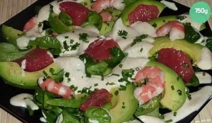 Petite salade de mâche aux crevettes, avocat et pamplemousse