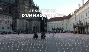 En hommage aux victimes du Covid, 30.000 bougies ont été allumées à Prague