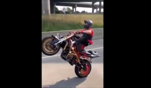 Faire des roues à moto c'est dangereux