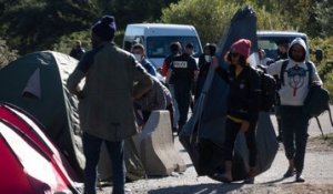 Calais : après des affrontements au couteau, plusieurs centaines de migrants évacués