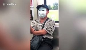 Ce chinois utilise le masque d'une drôle de façon...