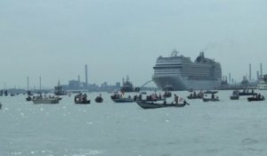 Venise: manifestations sur les canaux contre le retour des paquebots dans la baie