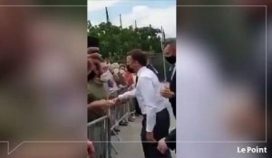 Emmanuel Macron giflé par un homme dans la Drôme