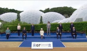 "Êtes-vous censés avoir l'air de vous amuser?": quand la reine Elizabeth II ironise lors de la photo des dirigeants au G7