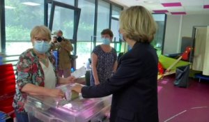 Élections régionales: Valérie Pécresse vote à Vélizy-Villacoublay, dans les Yvelines