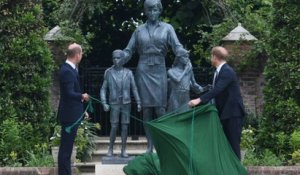 Les princes Harry et William se réunissent pour inaugurer une statue de Lady Diana