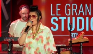 "Amour censuré" interprété par Hoshi dans "Le Grand Studio RTL"