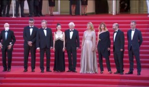 La montée des marches de l'équipe du film "Benedetta" - Cannes 2021