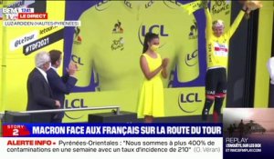 Emmanuel Macron félicite le Slovène Tadej Pogacar pour avoir remporté la 18e étape du Tour de France