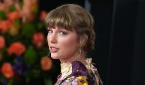 Taylor Swift Drops 'The Lakes (Original Version)' on One-Year Anniversary of 'Folklore' | Billboard News