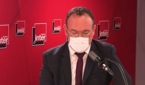 "Je trouve ça affligeant d'utiliser l'étoile jaune et de comparer la vaccination obligatoire à la shoah" (Damien Abad)