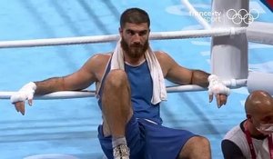 Jeux Olympiques - Scène incroyable ce matin du boxeur français Mourad Aliev refuse de quitter le ring après avoir été injustement disqualifié - Regardez cette séquence inédite