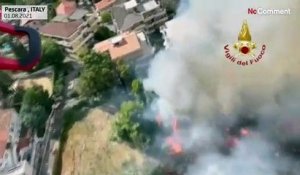 Italie : Les pompiers luttent contre les flammes dans le sud du pays