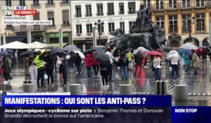 Les opposants au pass sanitaire rassemblés à Lyon malgré la pluie
