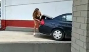 Une femme punit sa fille de 5 ans en l'obligeant à aller dans le coffre de sa voiture