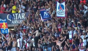 PSG - La folle ovation du Parc des Princes pour Messi