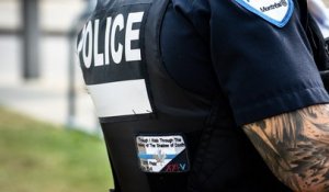 Le symbole controversé de la ligne bleue aperçu sur l'uniforme de policiers du SPVM