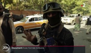 Afghanistan : des journalistes de France 2 montent à bord d'un convoi taliban à Kaboul