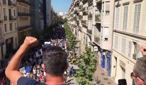 Les manifestants anti passé sanitaire défilent à Marseille