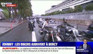 Les bikers arrivent à Bercy pour l'inauguration de la statue de Johnny Hallyday